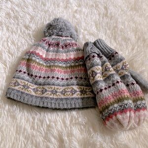 Brand New Hat and Mitts from Love & Lore. One size.